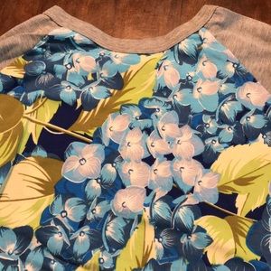 Lularoe size xs shirt